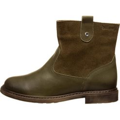 Skórzane botki w kolorze khaki. Brązowe botki dziewczęce Billowy, bez wzorów, bez ramiączek. W wyprzedaży za 165.95 zł.