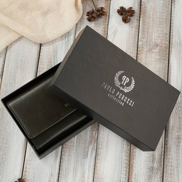 Portfel damski skórzany duży ciemnozielony z ochroną RFID klasyczny Paolo Peruzzi AL-07-GB. Zielone portfele damskie Paolo Peruzzi, bez wzorów, ze skóry. Za 99.00 zł.