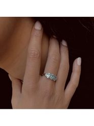 Les Petites Précieuses Srebrny pierścionek z topazem rozmiar: 60. Szare pierścionki damskie Les Petites Précieuses, z topazem, srebrne. Za 266.03 zł.