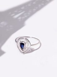 DIAMOND & CO Złoty pierścionek "Océane" z diamentami rozmiar: 58. Niebieskie pierścionki damskie Diamond & Co, z diamentem, złote. Za 1,252.99 zł.