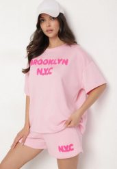 Różowy Komplet Oversize z Wiskozą T-shirt i Szorty z Nadrukiem Liravella. Czerwone szorty damskie Born2be, bez wzorów, z wiskozy, eleganckie. Za 189.99 zł.