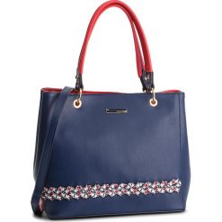 Torebka MONNARI - BAG2560-013 Navy With Red. Niebieskie torebki klasyczne damskie Monnari, bez wzorów, ze skóry ekologicznej, bez dodatków. W wyprzedaży za 129.00 zł.
