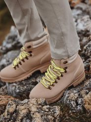 Zimowe buty męskie trekkingowe z kontrastowymi sznurówkami - piaskowe V1 OM-FOBO-0132 - 46. Buty trekkingowe męskie Ombre Clothing, na zimę, z materiału, bez zapięcia. W wyprzedaży za 99.99 zł.