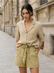 Bawełniane szorty high waist z haftem - zielony. Zielone szorty damskie Sinsay, bez wzorów, z bawełny, z podwyższonym stanem. Za 39.99 zł.