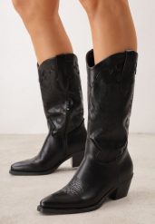 Czarne Kozaki Kowbojki na Stożku z Ozdobnymi Przeszyciami w Stylu Western Nulia. Czarne kozaki damskie Renee, z jeansu, bez obcasa, na obcasie. Za 199.99 zł.