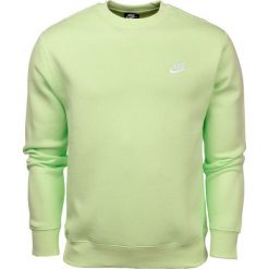 Bluza sportowa męska Nike Sportswear Club. Zielone bluzy bez kaptura męskie Nike, bez wzorów, z bawełny, sportowe, bez kołnierzyka, bez ramiączek. Za 232.72 zł.