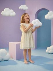 Tiulowa sukienka babydoll ze wzorem kwiatowym - wielobarwny. Sukienki dziewczęce Sinsay, bez wzorów, z tiulu, bez ramiączek. Za 32.99 zł.