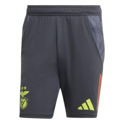 Spodenki treningowe Benfica Lisbonne Tiro 2024/25. Szare szorty męskie Adidas, z dzianiny, bez kołnierzyka. Za 173.00 zł.