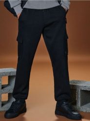 Spodnie tapered cargo fit - czarny. Czarne spodnie materiałowe męskie Sinsay, bez wzorów. Za 49.99 zł.