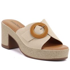 Klapki damskie na słypky beżowe Sabatina 1103-1. Brązowe klapki damskie Sabatina, z aplikacjami, ze skóry ekologicznej, bez obcasa. Za 139.99 zł.