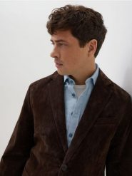 Zamszowa marynarka - ciemnobrązowy. Brązowe marynarki męskie Reserved, bez wzorów, z zamszu. Za 699.99 zł.