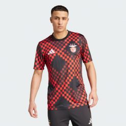 Koszulka Benfica 25/26 Pre-Match. Czarne t-shirty sportowe męskie Adidas, m, bez ramiączek, do piłki nożnej. Za 299.00 zł.