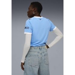 Damska koszulka domowa Manchester City 25/26 PUMA Team Light Blue White. Białe bluzki damskie Puma, xl, bez wzorów, sportowe, bez kołnierzyka, bez ramiączek. Za 439.00 zł.