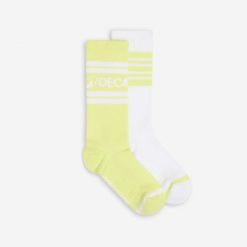 Skarpety do połowy łydki 2 sztuki. Białe skarpetki damskie Decathlon, bez wzorów, z bawełny. Za 39.99 zł.