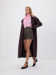 Lakierowane baleriny na obcasie - bordowy. Czerwone baleriny damskie Reserved, bez wzorów, z lakierowanej skóry, bez obcasa, na obcasie. Za 159.99 zł.