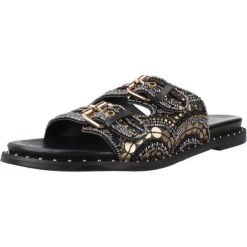 Sandały CARMELA 163200C Czarny. Czarne obuwie trekkingowe damskie Carmela, bez wzorów, ze skóry, bez obcasa. Za 318.99 zł.