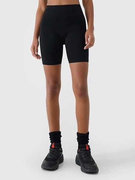 4F Szorty sportowe w kolorze czarnym rozmiar: XS/S. Czarne spodenki sportowe damskie 4f, s, z materiału, outdoorowe. Za 43.88 zł.