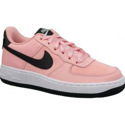 Różowe Buty Nike Air Force 1 VDay Gs W BQ6980-600. Czerwone buty sportowe na co dzień damskie Nike, bez wzorów, z gumy, nike air force. W wyprzedaży za 399.00 zł.