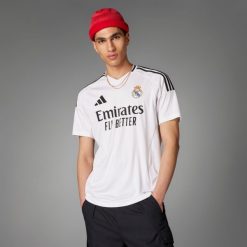 Koszulka piłkarska ADIDAS Real Madryt domowa sezon 24/25. Bluzki damskie Adidas, xl, bez wzorów, bez kołnierzyka. W wyprzedaży za 279.99 zł.