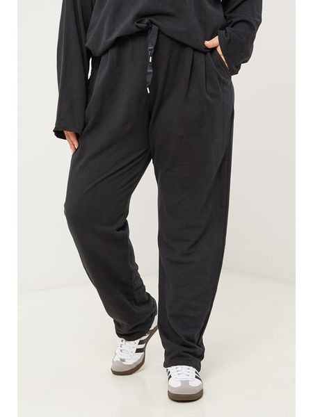 Curvy Lady Spodnie w kolorze czarnym rozmiar: 44/46. Czarne spodnie materiałowe damskie Curvy Lady, bez wzorów, z materiału, klasyczne, z standardowym stanem. Za 156.98 zł.