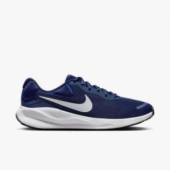 Buty do biegania męskie Nike Revolution 7. Białe obuwie do biegania damskie Nike, nike revolution. Za 251.99 zł.