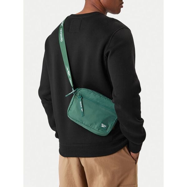 Torebka Reebok. Zielone listonoszki damskie Reebok, bez wzorów, bez dodatków. Za 69.99 zł.