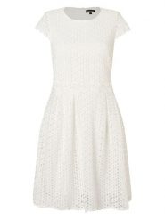 More & More Sukienka w kolorze kremowym rozmiar: 36. Brązowe sukienki damskie MORE & MORE, bez wzorów, z koronki, bez kołnierzyka, bez ramiączek, mini. Za 152.99 zł.