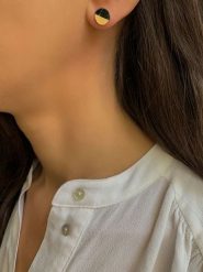 Les Favorites Pozłacane kolczyki-wkrętki rozmiar: onesize. Czarne kolczyki damskie Les Favorites, pozłacane. Za 117.99 zł.