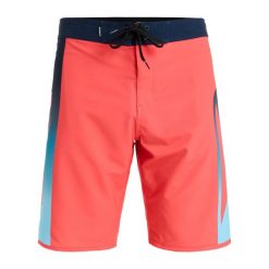 Spodenki boardshort dla Mężczyzn SURFSILK HOLMES 20" Różowy. Czerwone szorty męskie Quiksilver, z elastanu, bez kołnierzyka. Za 319.99 zł.