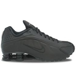 Buty sportowe Nike Shox R4 Czarne. Czarne buty sportowe na co dzień męskie Nike, z materiału, bez zapięcia, trekkingowe. Za 499.00 zł.