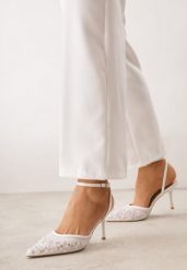 Białe Eleganckie Szpilki Siateczkowe z Cekinami i Koralikami Neamer. Białe szpilki Born2be, z aplikacjami, z satyny, bez obcasa. Za 119.99 zł.