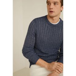 Mango Man - Sweter Forest. Niebieskie swetry męskie Mango Man, l, w ażurowe wzory, z bawełny, bez kołnierzyka. W wyprzedaży za 59.90 zł.