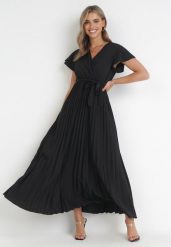 Czarna Elegancka Sukienka Maxi w Plisy z Kopertowym Dekoltem i Wiązaniem Thessi. Czarne sukienki damskie Born2be, na lato, m, bez wzorów, eleganckie, bez kołnierzyka, bez ramiączek, maxi, kopertowe. W wyprzedaży za 67.99 zł.