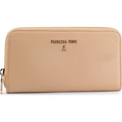Duży Portfel Damski PATRIZIA PEPE - 2V4879/A4U8-B524 Camel Beige. Brązowe portfele damskie Patrizia Pepe, bez wzorów, ze skóry. W wyprzedaży za 339.00 zł.