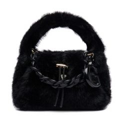 Torebka Guess. Czarne torebki klasyczne damskie Guess, z aplikacjami, bez dodatków. Za 229.99 zł.