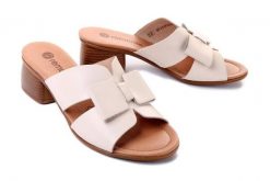 RIEKER REMONTE R8759-60 beige, klapki damskie. Brązowe klapki damskie Rieker Remonte, bez wzorów, ze skóry, bez obcasa, na obcasie. Za 254.93 zł.