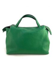 Marlon Skórzana torebka w kolorze zielonym - 35 x 30 x 22 cm rozmiar: onesize. Zielone torebki klasyczne damskie Marlon, bez wzorów, z materiału, bez dodatków. Za 360.17 zł.