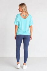 Luźna bluzka damska 2skin Kizomba turkus. Niebieskie bluzki sportowe damskie 2SkIN, l, bez wzorów, z materiału, bez ramiączek. Za 129.00 zł.
