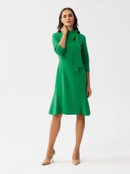 Stylove Sukienka w kolorze zielonym rozmiar: XL. Zielone sukienki damskie Stylove, na co dzień, xl, bez wzorów, bez kołnierzyka, bez ramiączek, midi, proste. Za 214.70 zł.