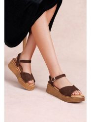 Foreverfolie Sandały w kolorze brązowym na koturnie rozmiar: 38. Brązowe sandały damskie Foreverfolie, bez wzorów, bez obcasa, na koturnie. Za 117.99 zł.