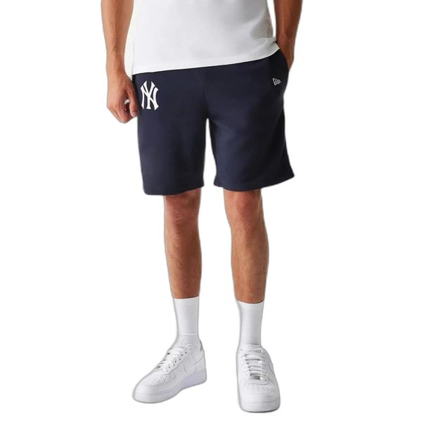Krótkie New York Yankees League Essential. Niebieskie szorty męskie New Era, bez wzorów. Za 168.00 zł.