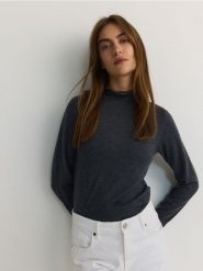 Sweter z domieszką wełny - szary. Szare swetry klasyczne damskie Reserved, l, z dzianiny, bez kołnierzyka. W wyprzedaży za 59.99 zł.