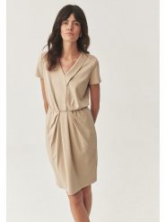 TATUUM Sukienka w kolorze beżowym rozmiar: M. Brązowe sukienki damskie Tatuum, m, bez wzorów, bez kołnierzyka, bez ramiączek, midi. Za 192.79 zł.