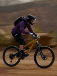 4F Bluza dresowa relaxed z kapturem męska - fioletowa S. Fioletowe bluzy z kapturem męskie 4f, l, z dresówki. Za 199.99 zł.