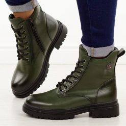 Zielone botki damskie na traperze Potocki 19324. Zielone botki damskie POTOCKI, na jesień, z jeansu, eleganckie, z okrągłym noskiem, bez obcasa, bez zapięcia. Za 229.00 zł.