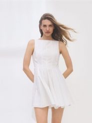 Popelinowa sukienka mini - biały. Białe sukienki damskie Reserved, l, bez wzorów, z bawełny, bez kołnierzyka, bez ramiączek, mini, rozkloszowane. Za 149.99 zł.