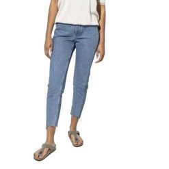 Damskie Skórzane Klapki Gizeh. Białe klapki damskie Birkenstock, bez wzorów, z materiału, bez obcasa, na słupku. Za 319.00 zł.