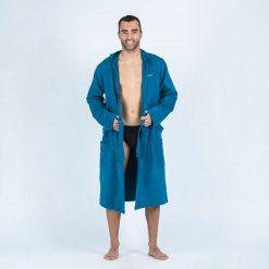 Szlafrok na basen męski Watko Compact z mikrofibry. Niebieskie szlafroki męskie WATKO, m, bez wzorów, z materiału. Za 89.99 zł.