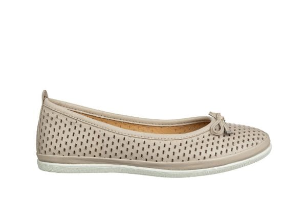Baleriny Bayla-161 158 709 Silver Grey 161715, Szary, Skóra naturalna - 38. Szare baleriny damskie Bayla, bez wzorów, z materiału, bez obcasa, na płaskiej podeszwie. W wyprzedaży za 179.10 zł.