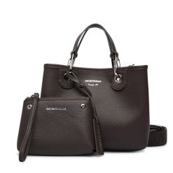 Torebka Emporio Armani. Brązowe torebki klasyczne damskie Emporio Armani, bez wzorów, bez dodatków. Za 1,249.00 zł.